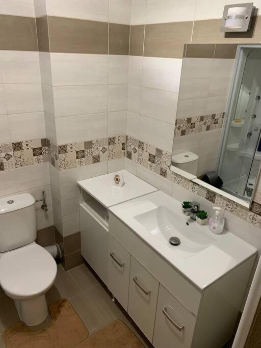 Lovely Bacau 1 Bedroom Apartment Exteriér fotografie