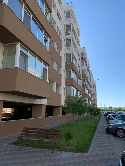 Lovely Bacau 1 Bedroom Apartment Exteriér fotografie